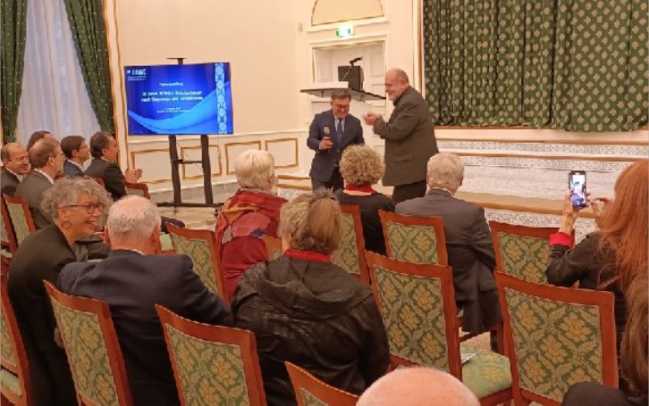 Foto: M. Czychi; links: Nabijon Kasimov, Botschafter der Republik  Usbekistan, rechts: Peter Franke, Vorsitzender des BDWO